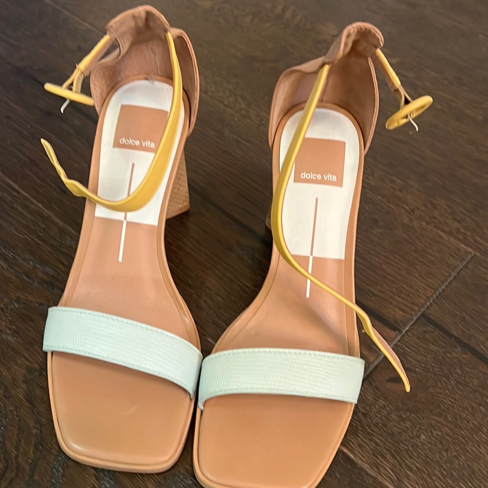 Dulce Vita sandals new